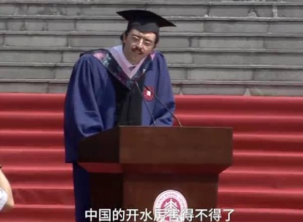 中国的开水厉害得不得了，意大利留学生小哥毕业致辞火了