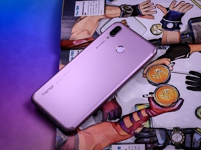 轻松吃鸡又上分 荣耀Play认真起来太吓人 