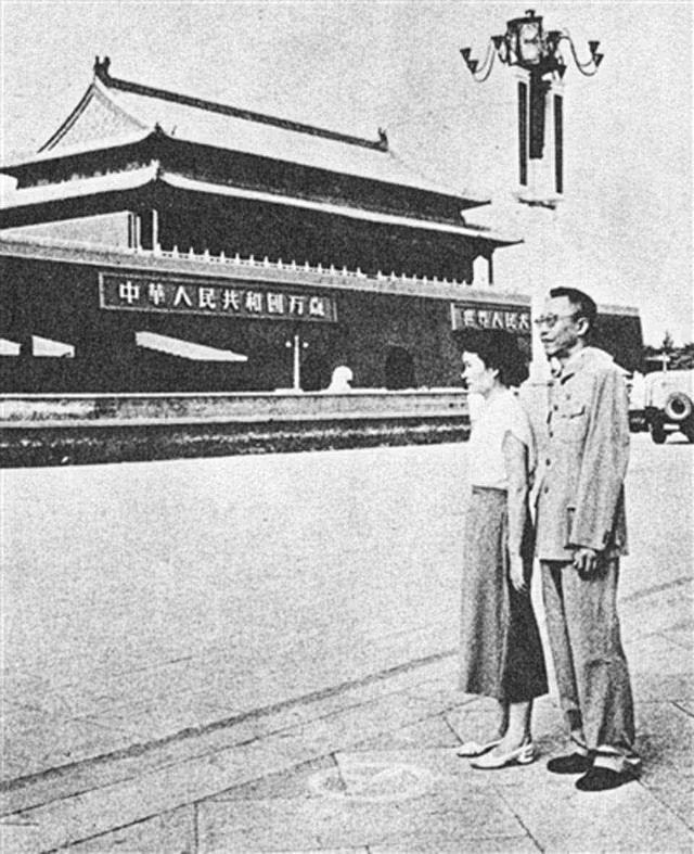 溥仪晚年与爱妻重游故宫,并对着龙椅说了一番肺腑之言,令人感慨