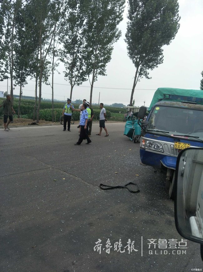 情报站|枣庄一农用三轮车与电动车相撞,伤者送