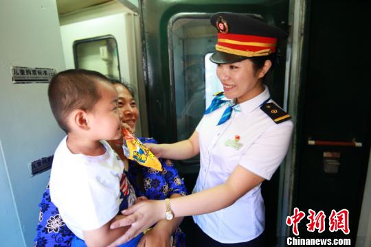中国最北铁路“端午”小长假运送旅客144万人次