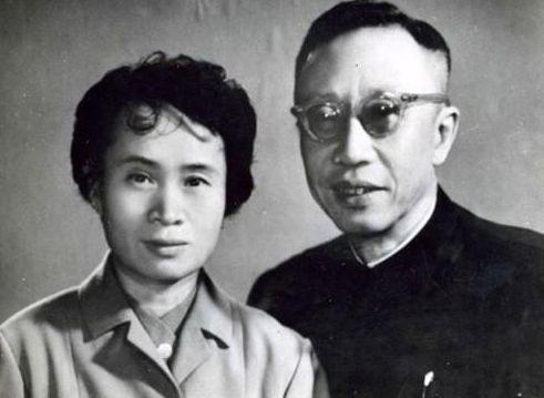 溥仪晚年与爱妻重游故宫,并对着龙椅说了一番肺腑之言,令人感慨