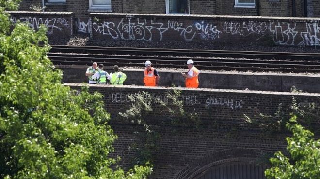 伦敦火车撞死三人 死者疑为涂鸦爱好者
