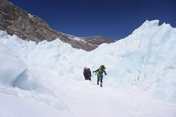 在希夏邦马峰7950米停下的罗静：撤下来比登上去更难