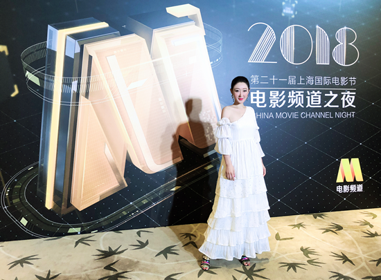 李依馨优雅亮相上海国际电影节 彰显独特气质