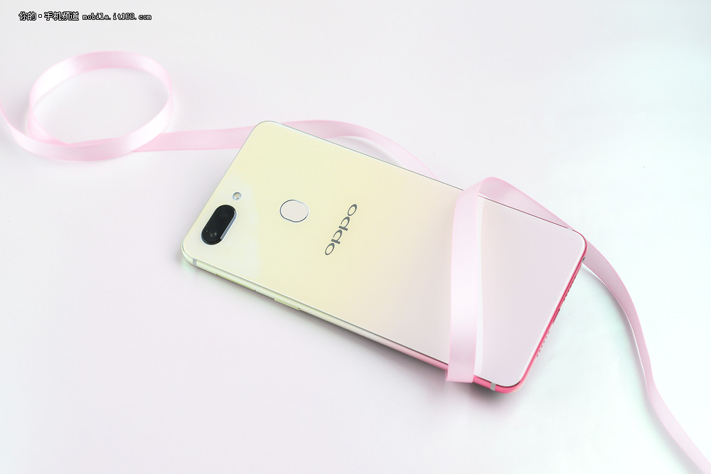 OPPO R15幻色粉毒图党:如初恋般的清新质感