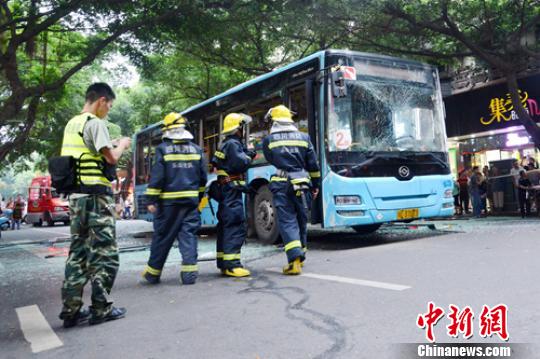 四川乐山城区公交车“爆炸”伤者增至15人
