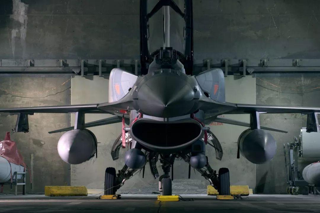 大苏军事 苏州军事 返回首页  f-16战隼战斗机是世界上十分著名的战斗