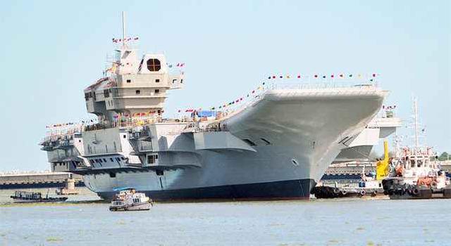 印度航母久拖不决，海军一气之下要买4艘两栖攻击舰当备胎
