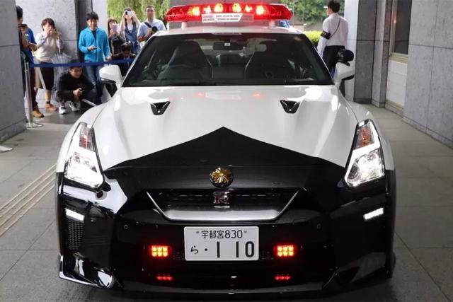 世界上最土豪的警车队是迪拜？日本：我有东瀛战神GTR！