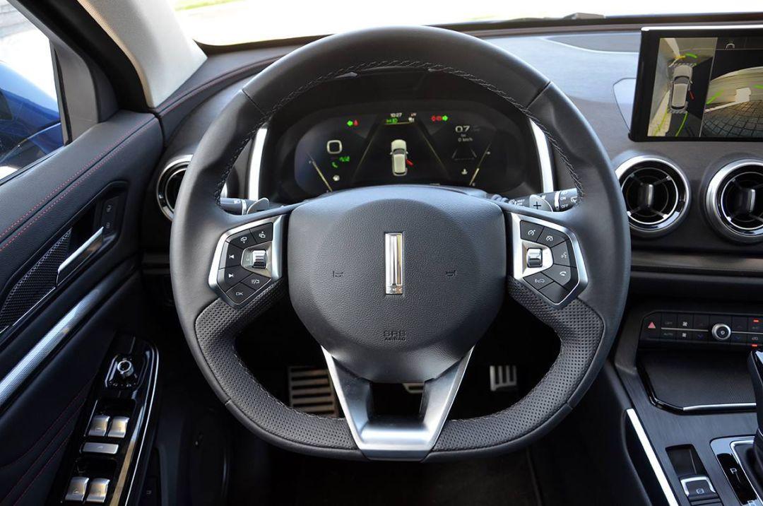 帽子戏法强势逼平西班牙,谁能想到C罗的座驾是