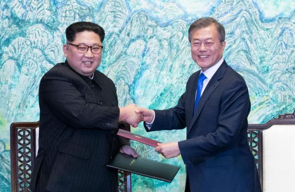 韩朝落实《板门店宣言》，两个韩国代表团赴朝访问