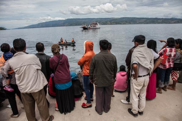 印尼多巴湖沉船事故失踪人数升至192人，多数人或被困舱内