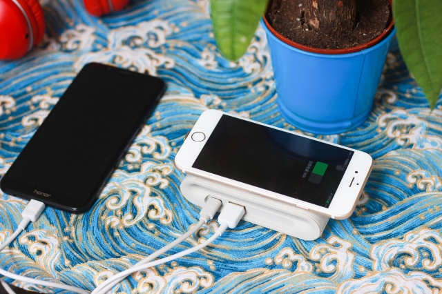 iOttie无线快充移动电源