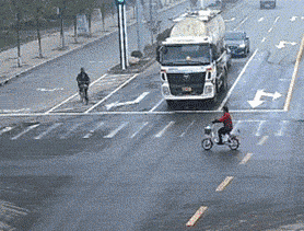 惊心动魄三十秒：货车爆胎引发伤亡事故 