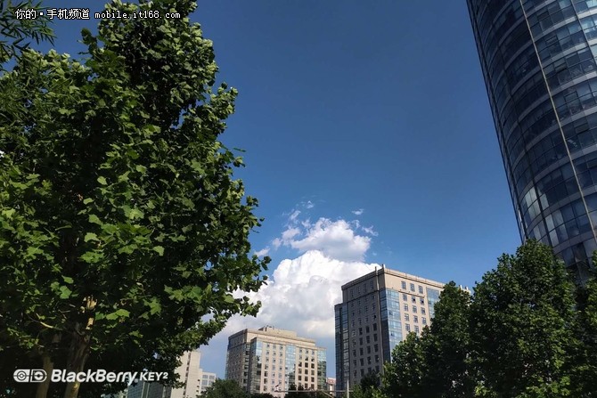 经典全键盘再添新功能 黑莓KEY2使用体验