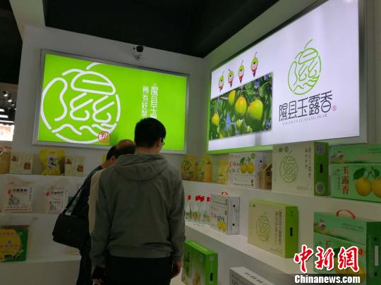 目前，隰县的梨果总面积38万亩，其中玉露香梨的面积超过23万亩，成为名副其实的“中国玉露香梨第一县”。　杨杰英 摄