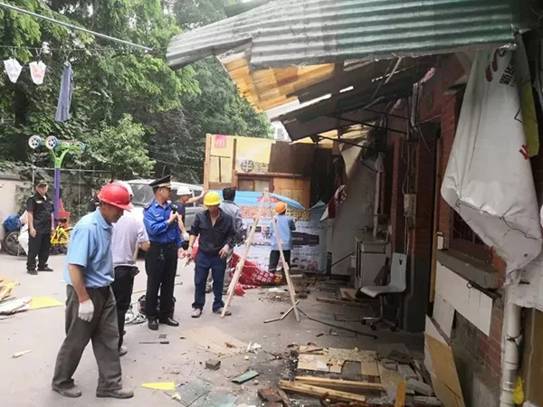 上海87岁石库门成违建“重灾区”,拆违后居民们纷纷点赞 上海87岁石库门成违建“重灾区”,拆违后居民们纷纷点赞