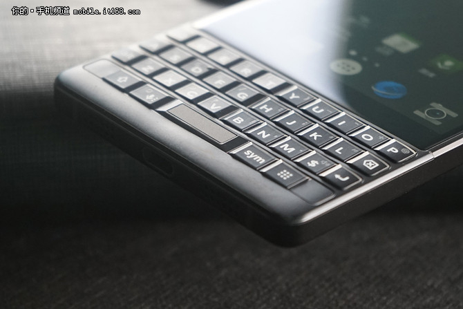 经典全键盘再添新功能 黑莓KEY2使用体验