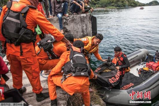 印尼渡轮倾覆事故致多达192人失踪 船只严重超载