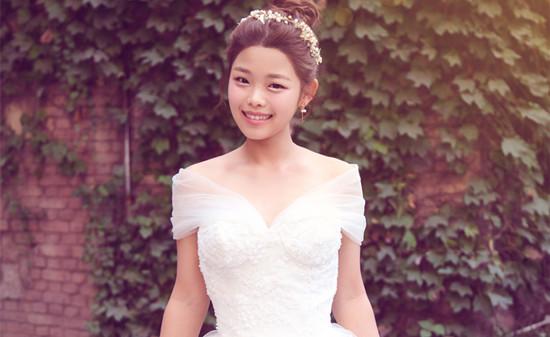 “莫小贝”低调晒硕士毕业照, 过气童星没资源出路在何方