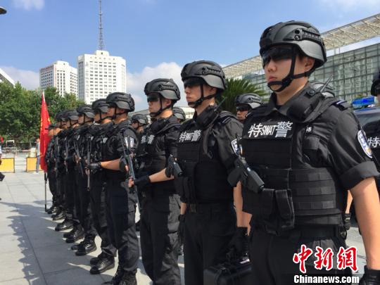 中国首支铁路警方专业反恐精锐队伍在沪成立