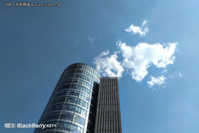 经典全键盘再添新功能 黑莓KEY2使用体验