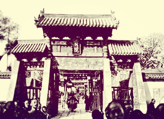 济南贡院建于明朝洪武初年. 据资料记载,贡院大门朝南,为三开