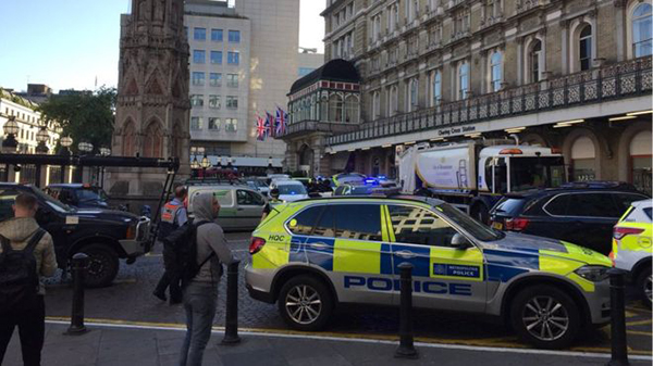 一男子声称持有炸弹，伦敦市中心查令十字车站紧急疏散