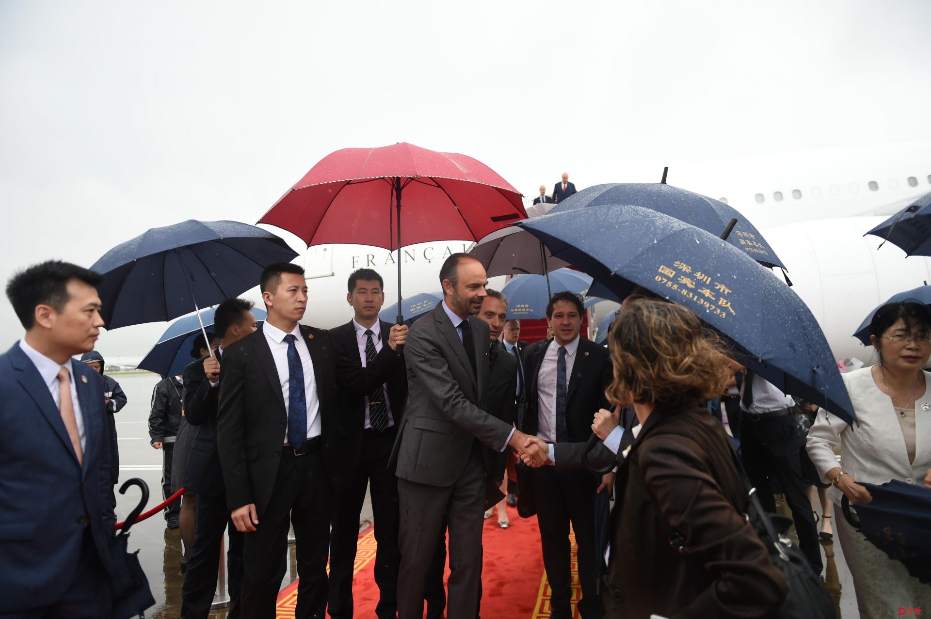 法国总理菲利普抵达深圳，开启首次访华之旅