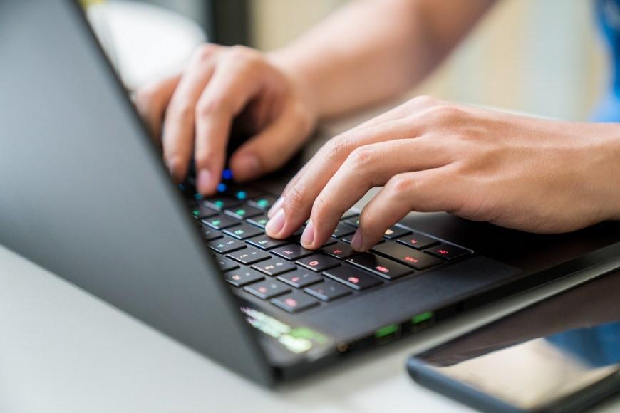 雷蛇Razer Blade 15上手:轻薄游戏笔记本的新典