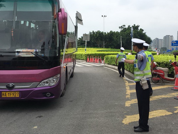 我市交警圆满完成2018中华龙舟大赛活动交通