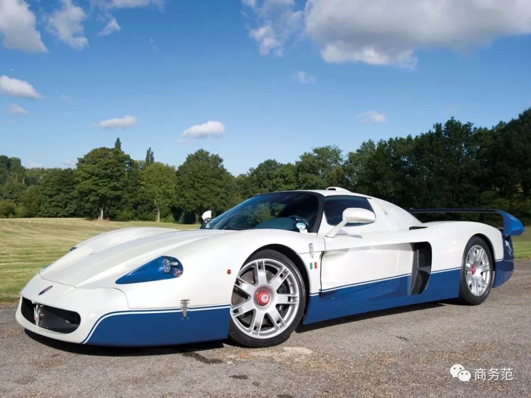 内马尔赢球大哭!最贵网红球员,爱穿浮夸logo和