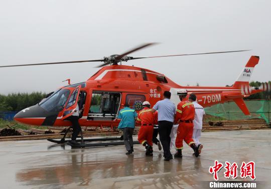 广西柳州举行医疗急救演习 出动“空中120”救援