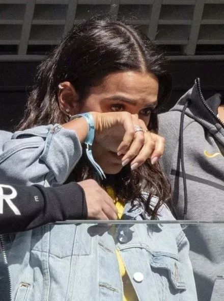 内马尔赢球大哭!最贵网红球员,爱穿浮夸logo和