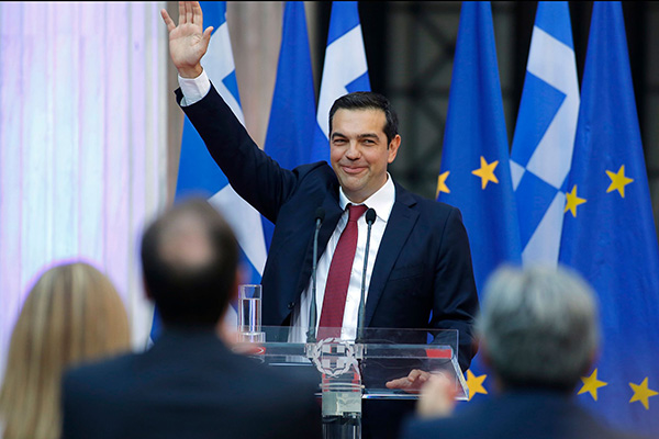 希腊债务危机终结，总理齐普拉斯开心地系上了酒红色领带