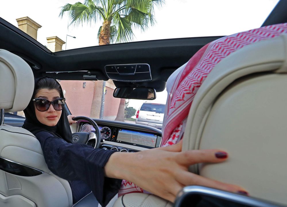 你好，女司机！沙特女性首次合法开车上街