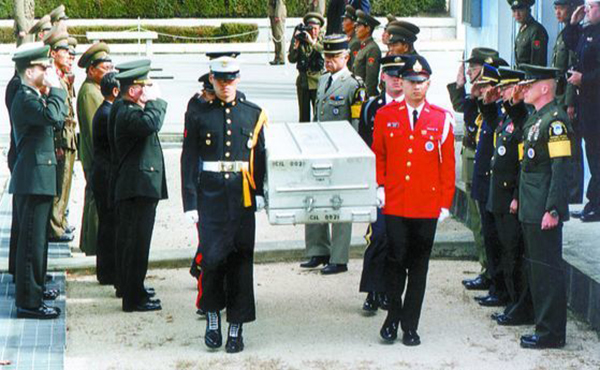 美军将100副木棺送至朝韩边境，准备接收士兵遗骸
