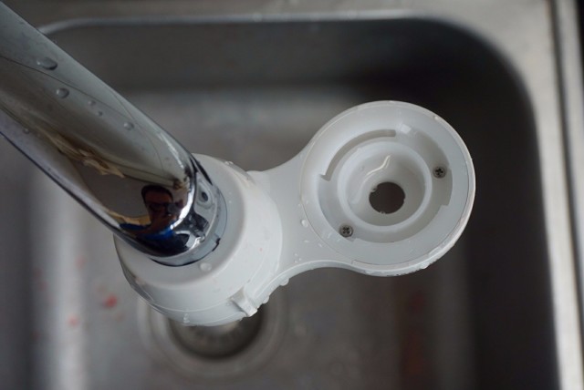 净水器连接管漏水 6ADBD3E52918783E8AF38CDFBA2AEDBAFF470A63_size35_w640_h428.jpeg