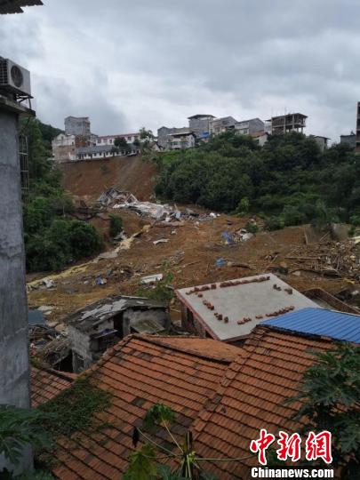 广西田林遭暴雨袭击20栋房屋倒塌或被掩埋 无伤亡