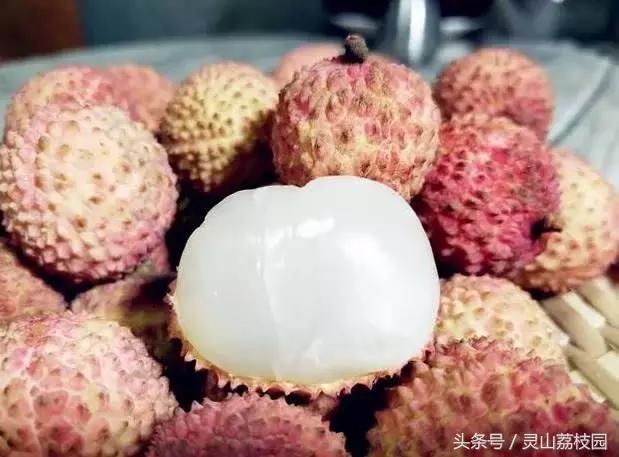 荔枝时间长就变黑?快来看看小技巧,不变味不发黑,一学就会!