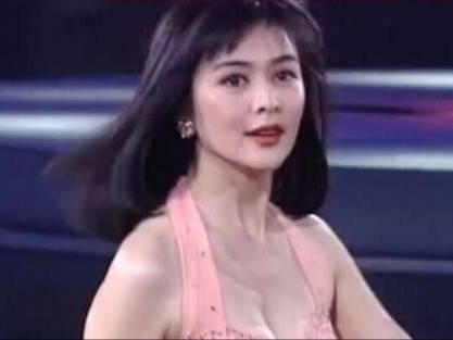 关之琳这样的美才叫颜霸,就连眼睛都是琥珀色