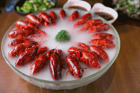 啤酒配小龙虾,