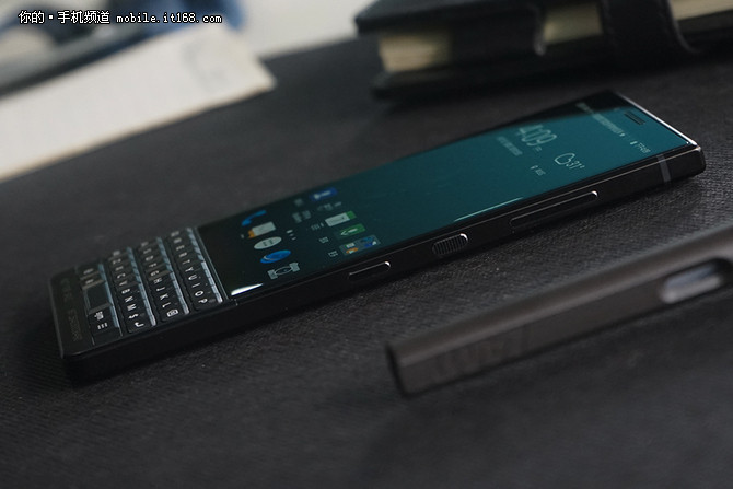 黑莓KEY2今日开卖 黑银色京东现货3999元