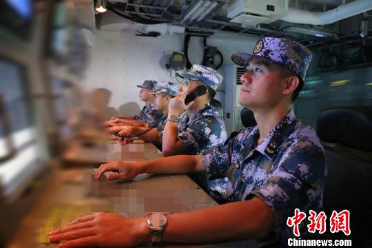 海军组织舰艇编队开展海上实战化训练