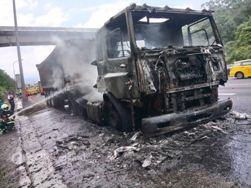 台高速公路发生火烧车事故无人伤 损失约80万台币