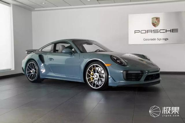 C罗座驾大盘点，众多性能炸裂超跑！竟然还有一台国产SUV！