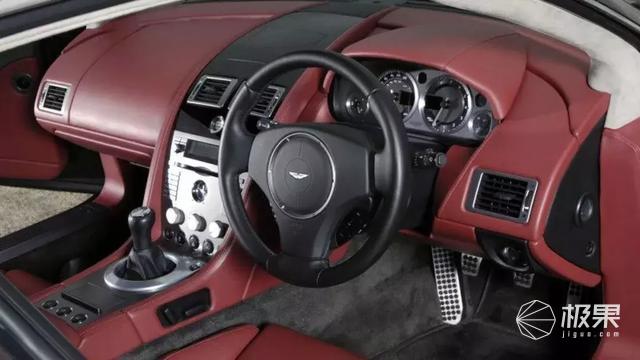 C罗座驾大盘点，众多性能炸裂超跑！竟然还有一台国产SUV！