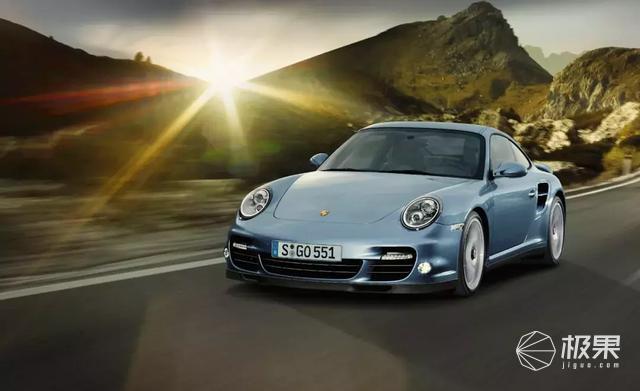 C罗座驾大盘点，众多性能炸裂超跑！竟然还有一台国产SUV！