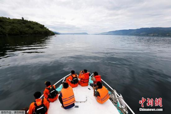 印尼多巴湖渡轮沉没事故：官员称或找到沉船地点